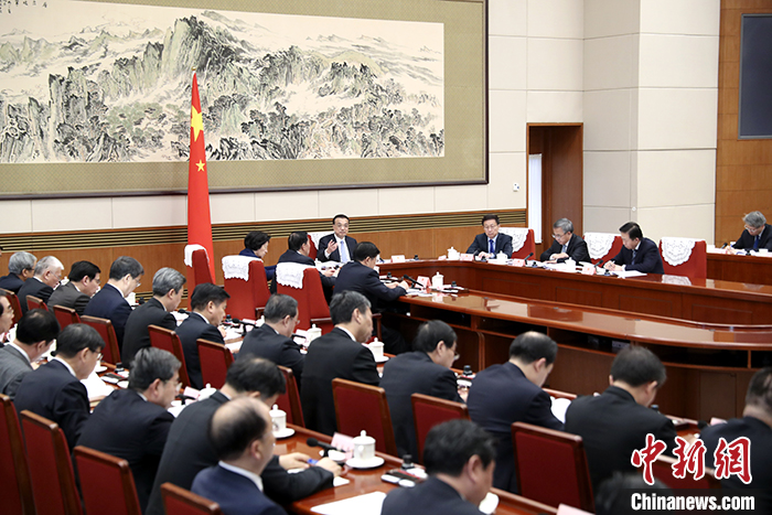 李克強主持國務(wù)院全體會議 討論《政府工作報告（征求意見稿）》