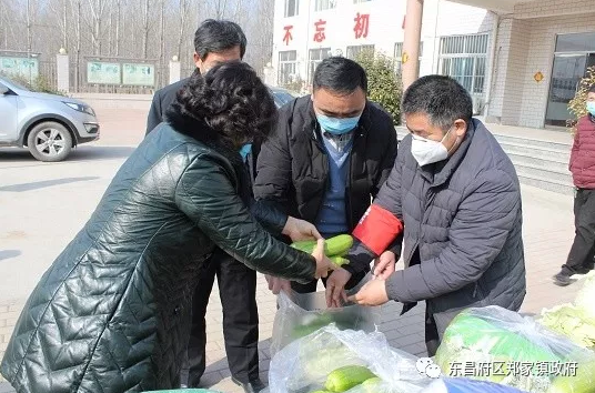 【新時代文明實踐】把愛心蔬菜送到貧困群眾家中