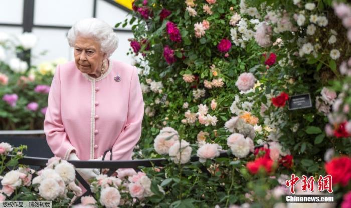 英媒：英女王一貼身侍從確診 王室陷入一片恐慌
