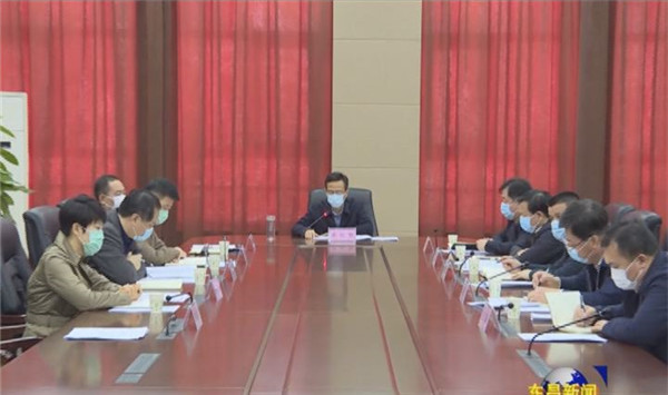 區(qū)委常委會議召開   榮紅智主持會議并講話