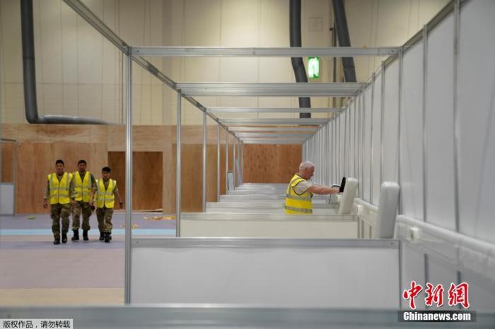 3月30日消息，英國倫敦國際展覽會議中心正在改建成為南丁格爾醫(yī)院，為收治更多新冠肺炎患者做準(zhǔn)備。