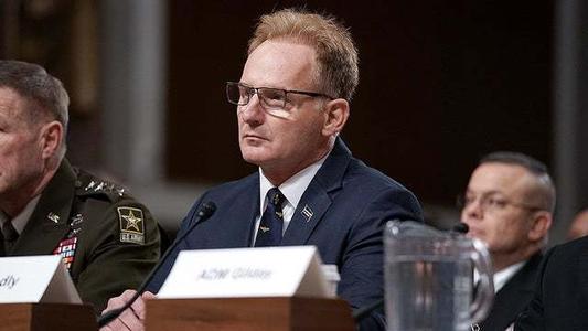 “羅斯?！碧柵為L求援事件發(fā)酵：海軍代理部長莫德利辭職