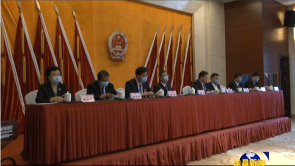 區(qū)十七屆人大四次會議主席團召開第三次會議