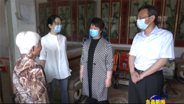 劉升勤來我區(qū)走訪慰問建檔立卡殘疾適齡學(xué)習(xí)兒童