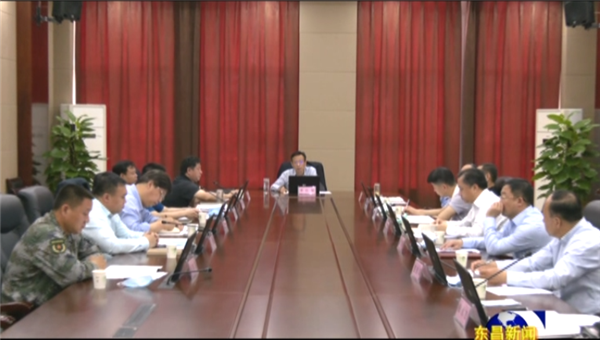 榮紅智主持召開區(qū)委常委會會議