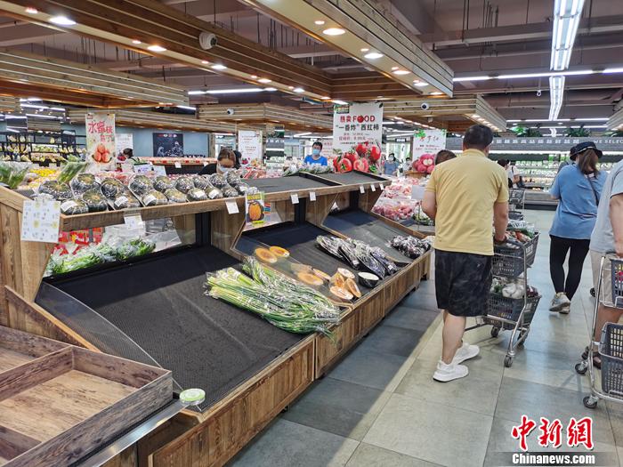 果蔬好超市部分蔬菜賣光。<a target='_blank'  >中新網(wǎng)</a>記者 李金磊 攝