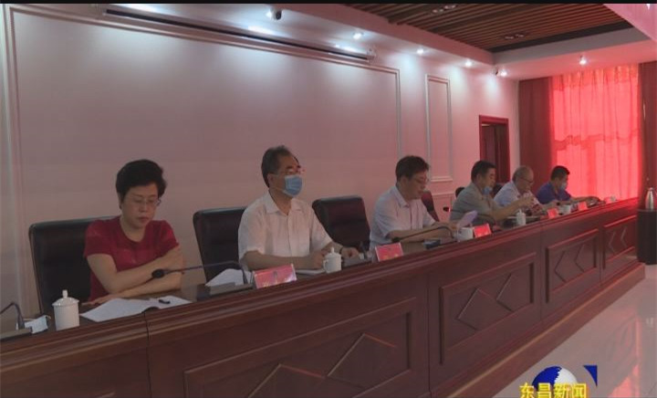 區(qū)政協(xié)十三屆十八次常委會議召開