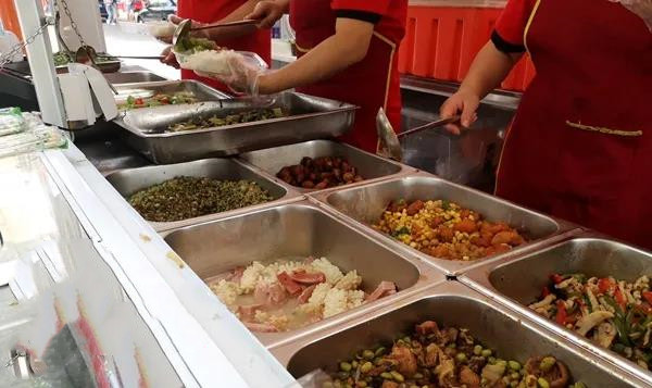吃得過(guò)癮！高校推出創(chuàng)意移動(dòng)餐車