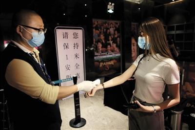 實地探訪復(fù)業(yè)影院：忙碌，安全，興奮的一天