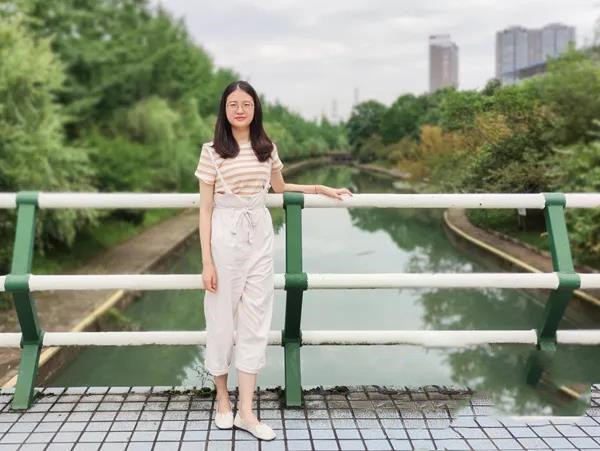 女大學生收到5所世界名校錄取通知 將成為村里的第一個留學生