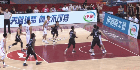 33歲易建聯(lián)的一次撕裂，中國(guó)男籃一個(gè)時(shí)代的告別