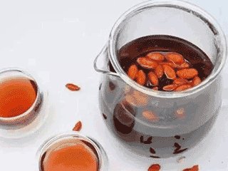 當(dāng)代年輕人“養(yǎng)生”現(xiàn)狀：咖啡泡枸杞不是開玩笑