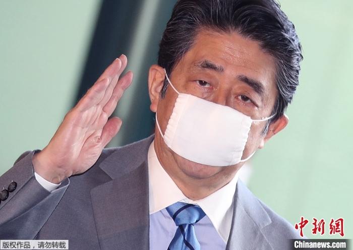 防護(hù)效果不好？安倍出席活動(dòng)時(shí)不再戴“安倍口罩”