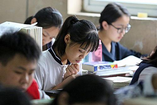 “倒數(shù)第一”的試卷爆紅，老師感覺(jué)自愧不如，家長(zhǎng)看了臉色變！