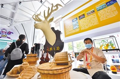 服貿(mào)會上京郊特色產(chǎn)品齊聚 市民周末“趕集”