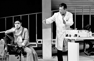 抗疫題材原創(chuàng)話劇《人民至上》首演
