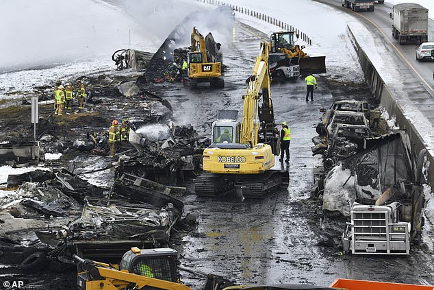 美國高速29輛車相撞起火致9人送醫(yī) 燒焦殘骸覆蓋路面