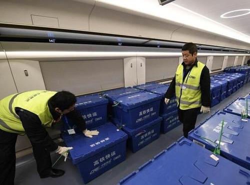 高鐵快件運輸尚屬首次 改裝后的整列復(fù)興號運送快件