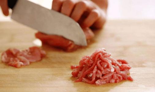 徒手處理生肉？手有傷口或倒刺要小心