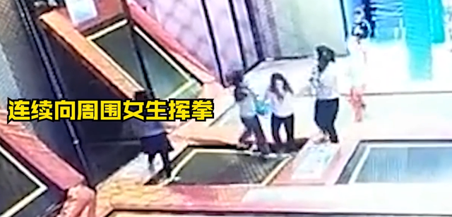 男孩打外國小女孩，家長不道歉，網(wǎng)友：這孩子以后靠法律拉扯大吧