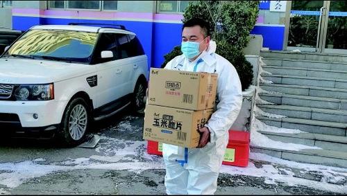兩張“橫跨”十多年的同款背影照，為何會(huì)走紅