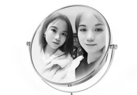 女子網(wǎng)上刷到“另一個(gè)自己” 雙方家人承認(rèn)她們是抱養(yǎng)的