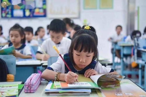教育部：小學(xué)書面作業(yè)時(shí)間平均不超1小時(shí)，初中不超90分鐘