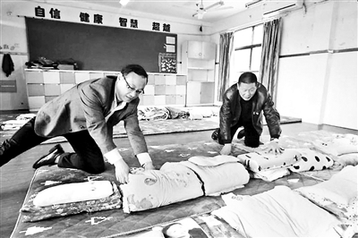 多地學(xué)校午休課讓學(xué)生午休“躺睡” 專家稱對(duì)孩子成長(zhǎng)有積極意義