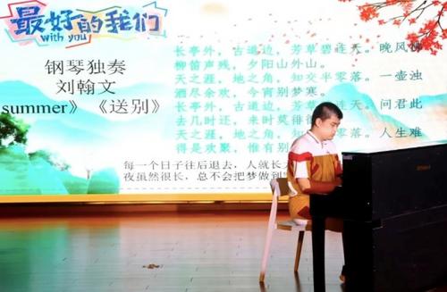 重癥眼疾學(xué)子高考做“大字卷”考了687分，他說天無絕人之路