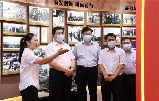 東昌府區(qū)委理論學習中心組開展黨性黨風主題教育