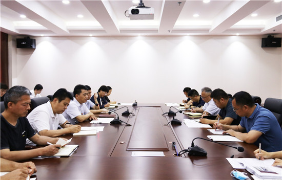 巴海峰以普通黨員身份參加東昌府區(qū)政府辦公室第二黨支部專題組織生活會