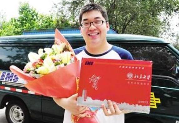 僅一所大學(xué)堅(jiān)持手寫通知書，張張出自書法家，堪稱藝術(shù)品值得珍藏