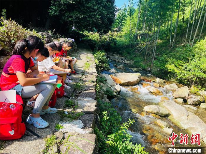 孩子暑期去哪兒？“行萬(wàn)里路”正在改變家長(zhǎng)育子觀