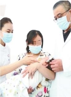 出生2個月查出長腫瘤 一群好心人救下了這個女嬰