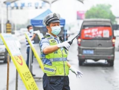 3天收到20多個匿名外賣 老交警被可愛的武漢人感動了