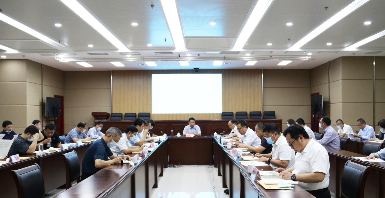 東昌府區(qū)政府第51次常務(wù)會(huì)議召開