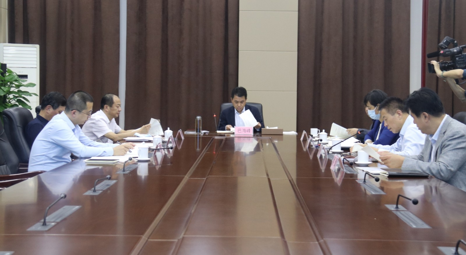 東昌府區(qū)政府黨組會議召開