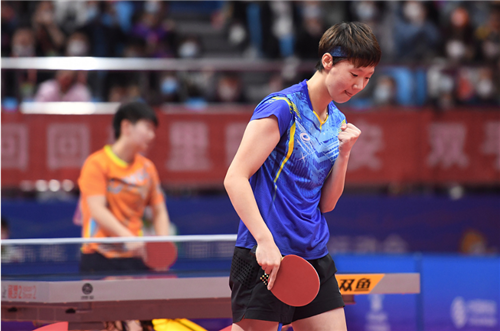 王曼昱4-0孫穎莎全運女單奪金 劉詩雯3-1陳夢摘銅