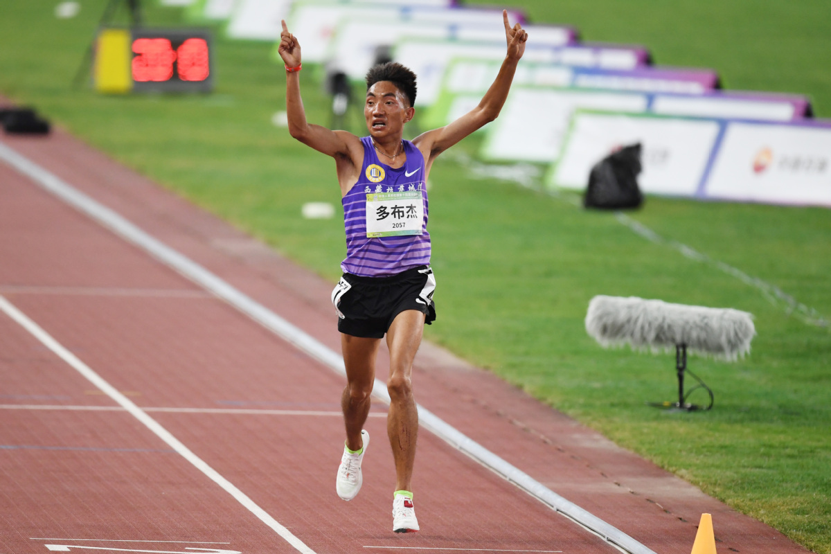 全運會：男子萬米決賽 西藏隊選手多布杰奪冠