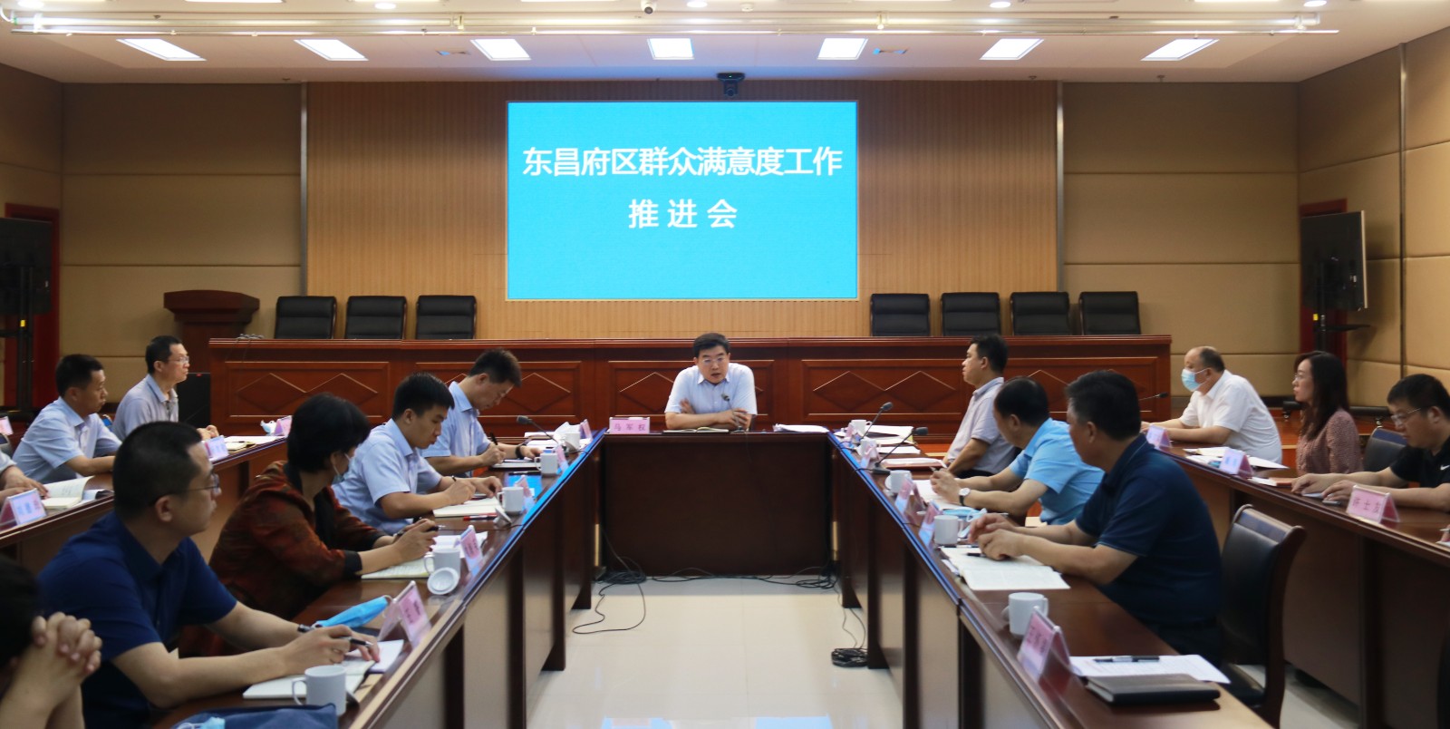 全力以赴把群眾滿意度工作抓緊抓實、抓出成效  東昌府區(qū)群眾滿意度工作推進會召開  馬軍權(quán)出席并作講話 巴海峰主持