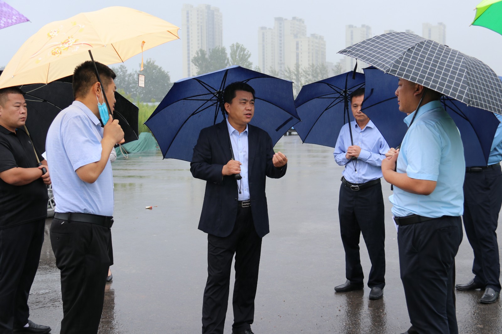 巴海峰調(diào)研督導(dǎo)東昌府區(qū)市政道路項(xiàng)目建設(shè)工作