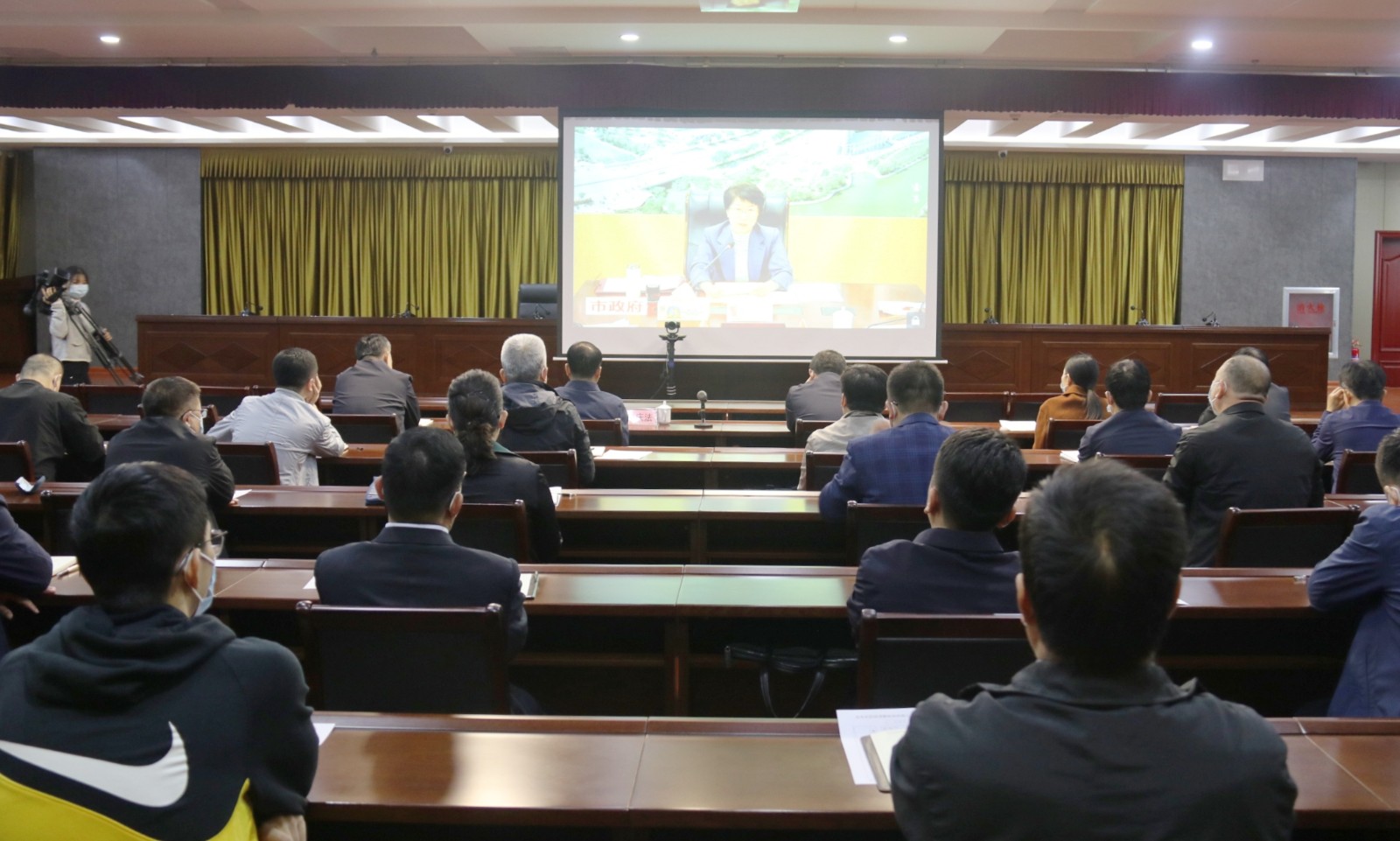 東昌府區(qū)組織收聽收看全市農(nóng)田排澇暨秋收工作視頻會(huì)議