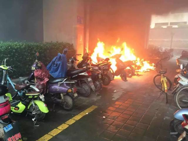電池事故頻發(fā) 近3億輛電動(dòng)自行車如何安全上路