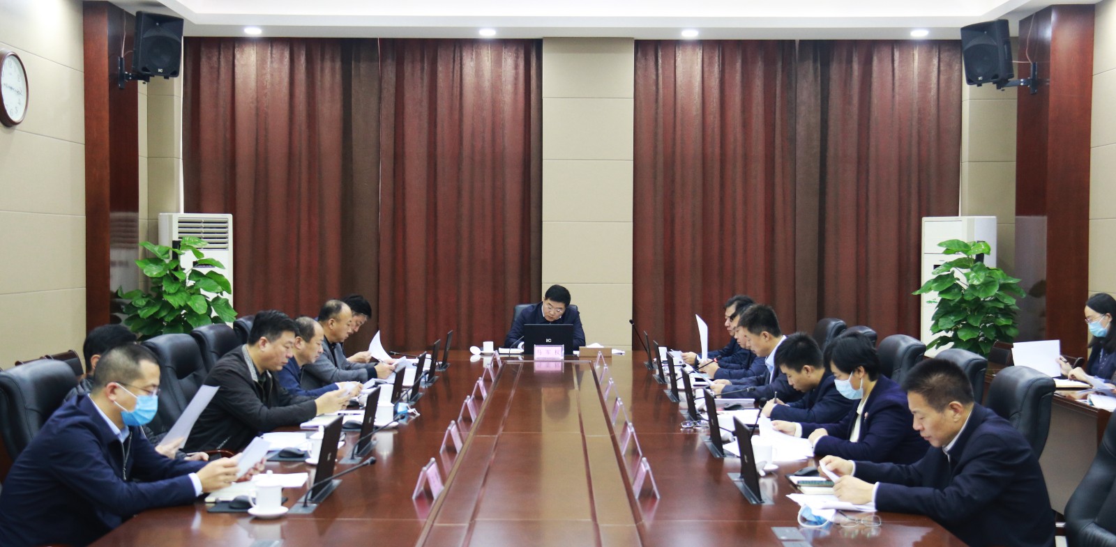 馬軍權(quán)主持召開東昌府區(qū)委常委會(huì)會(huì)議