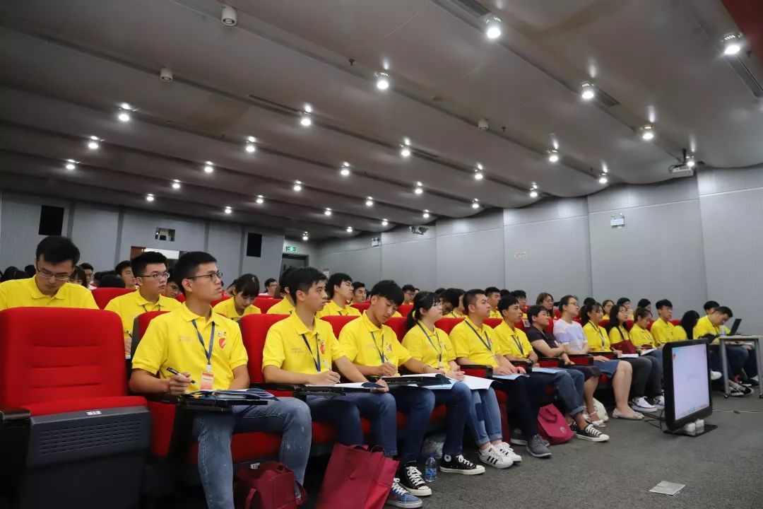 把鮮活的理論講到大學生心坎里