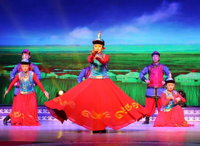 永遠(yuǎn)做草原上的“紅色文藝輕騎兵”——烏蘭牧騎迸發(fā)新活力