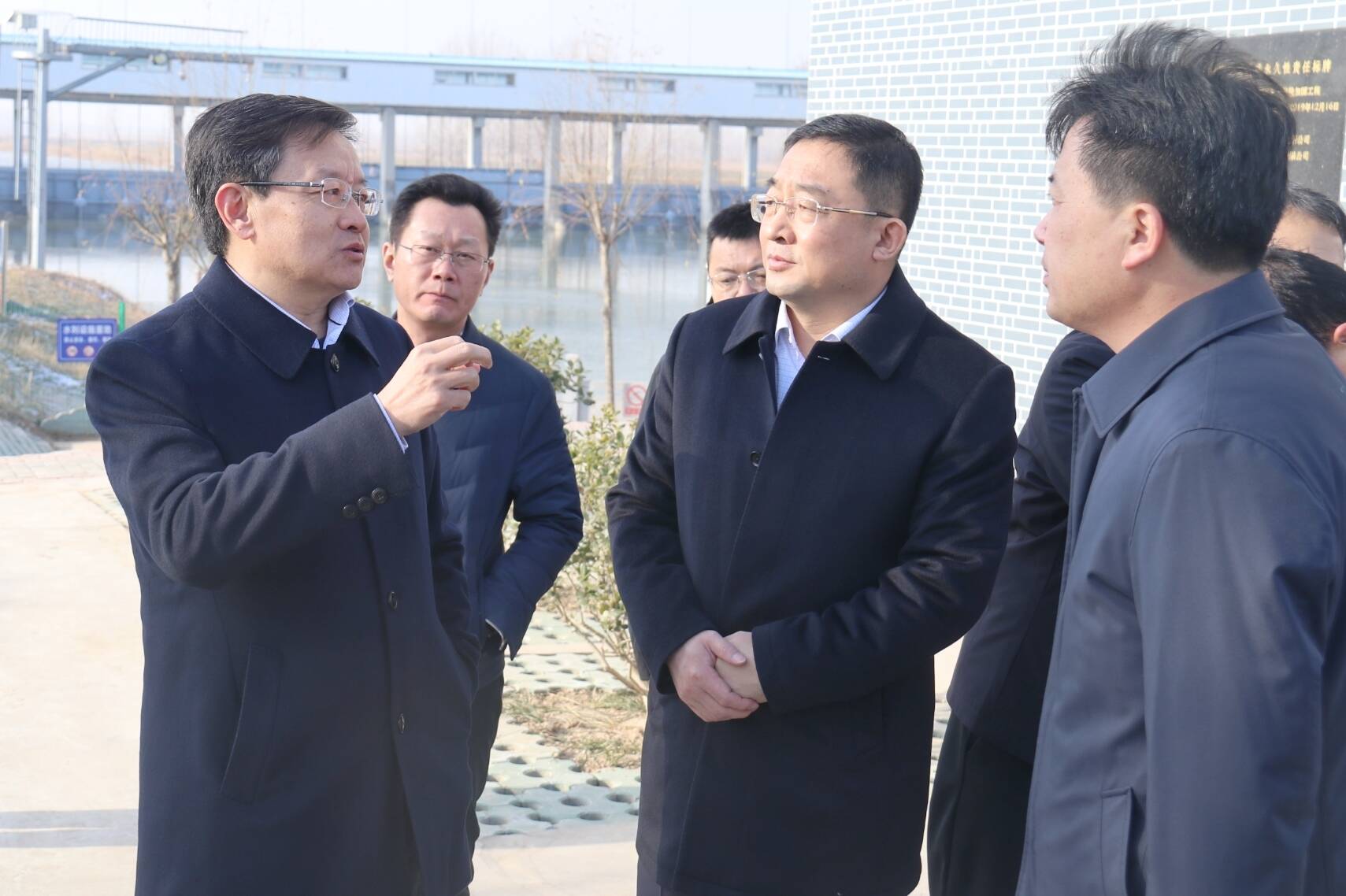 加大治理保護(hù)力度 守護(hù)一方綠水  聊城市副市長(zhǎng)、馬頰河干線(xiàn)市級(jí)河長(zhǎng)劉文強(qiáng)來(lái)東昌府區(qū)開(kāi)展巡河活動(dòng)