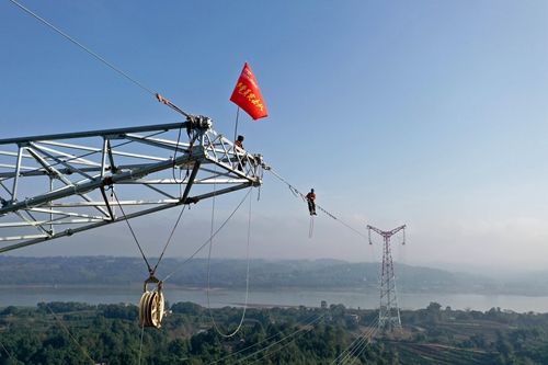 大國工程！白鶴灘送江蘇特高壓輸電工程順利跨越長江