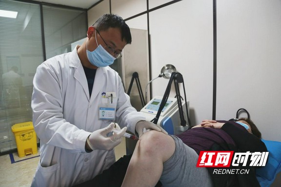 膝關節(jié)疼痛反復發(fā)作怎么辦？ PRP療法助患者解除痛苦