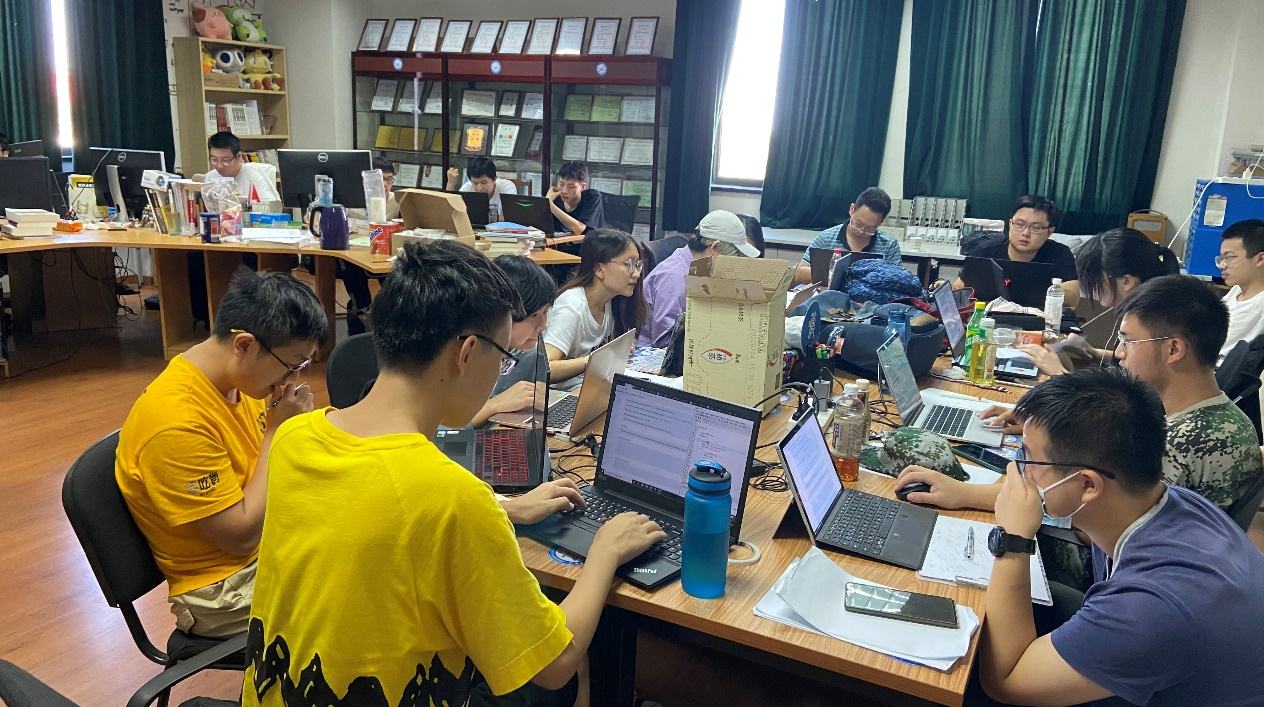 上海團(tuán)組織把“創(chuàng)新實(shí)驗(yàn)室”搬到學(xué)生身邊 讓青少年在家門口“觸摸”科創(chuàng)